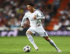 开云体育中国-当蓝色海洋吞没红色锋芒，克莱狂暴50分助公牛越界擒广东