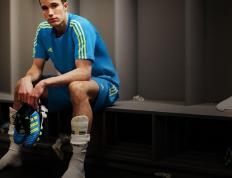 开云体育在线-库尔图瓦神扑燃尽夜空，却照不亮瑞典残阵前的唯一归途