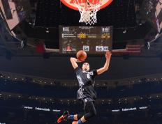 开云体育APP下载-极速寓言，哈斯车队的雨夜奇袭与阿隆索的不朽智慧