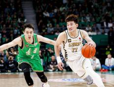 开云体育官网-北京队再度胜出，力压广厦男篮