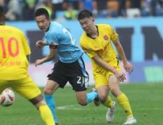 开云体育官网-中超比赛场上角逐激烈，球队全力拼搏