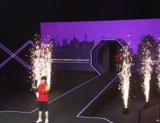 开云APP-大师级球员在赛场上展现技艺