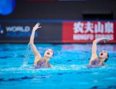 开云体育官网-豪迈激扬，女子团体游泳勇夺第一