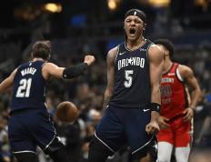 开云体育app-鹈鹕队球员状态神勇，领先对手取胜