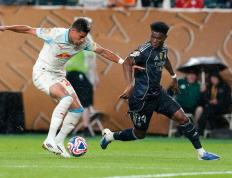 开云体育登录-萨尔茨堡大胜，锁定欧联杯八强席位