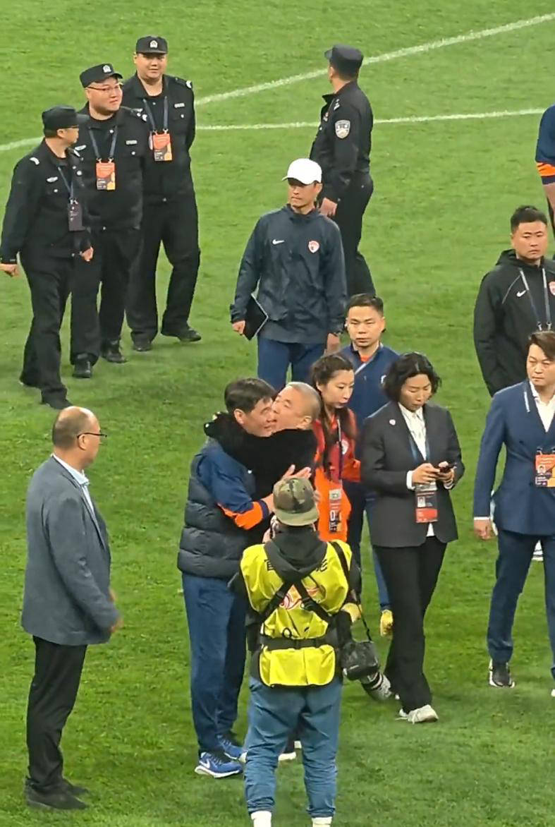 开云体育官网-比赛前的种种矛盾和困难，球队需共同努力克服