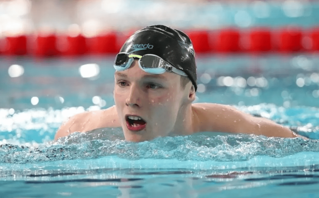 开云APP-美国运动员再次登上领奖台，霸气十足