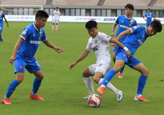 开云体育app-中后卫火力全开，连入两球帮助胜利