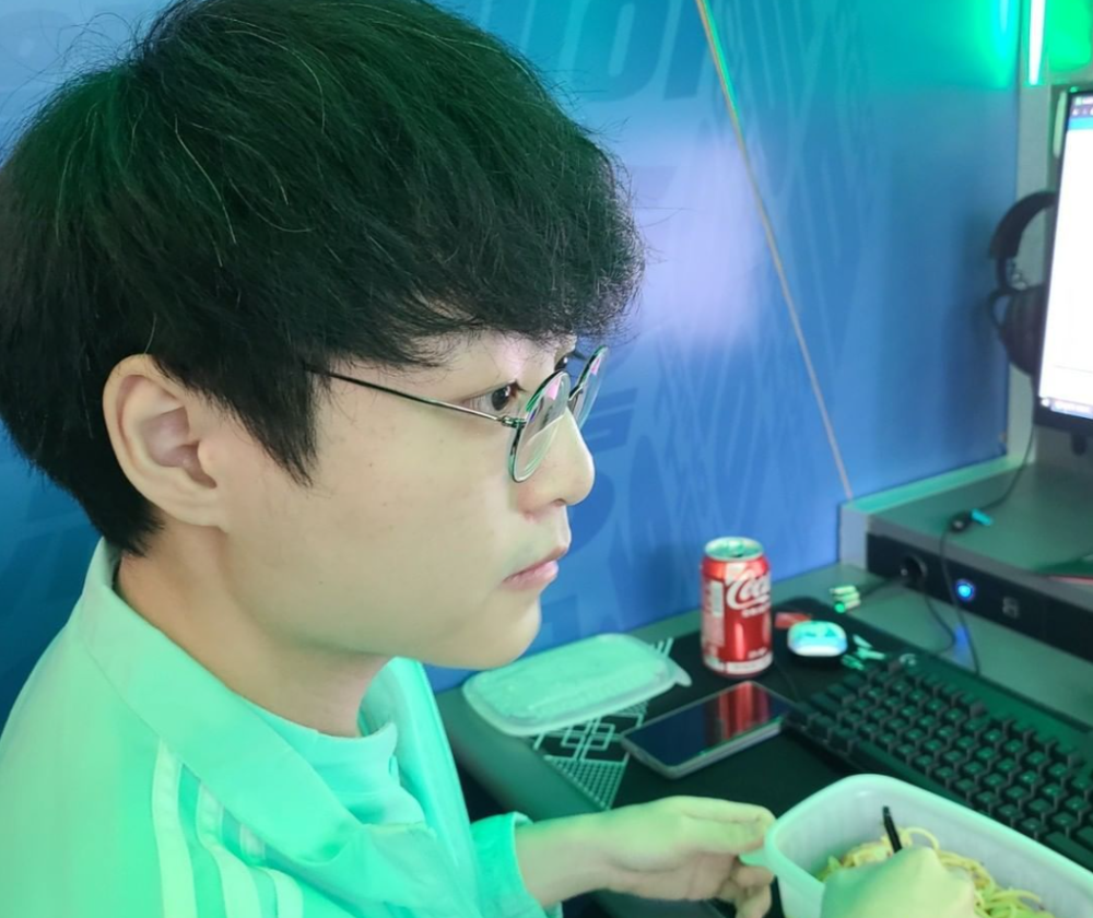 开云体育-包含BRO血洗DK，Tarzan操刀奇招英雄翻盘顶尖较量淘汰赛，锁定晋级资格的词条