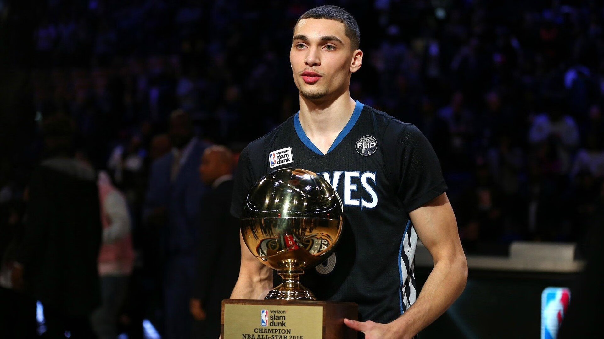 开云体育入口-当伊布披上摩洛哥战袍—一场战术碾压与精神扛鼎的足球寓言