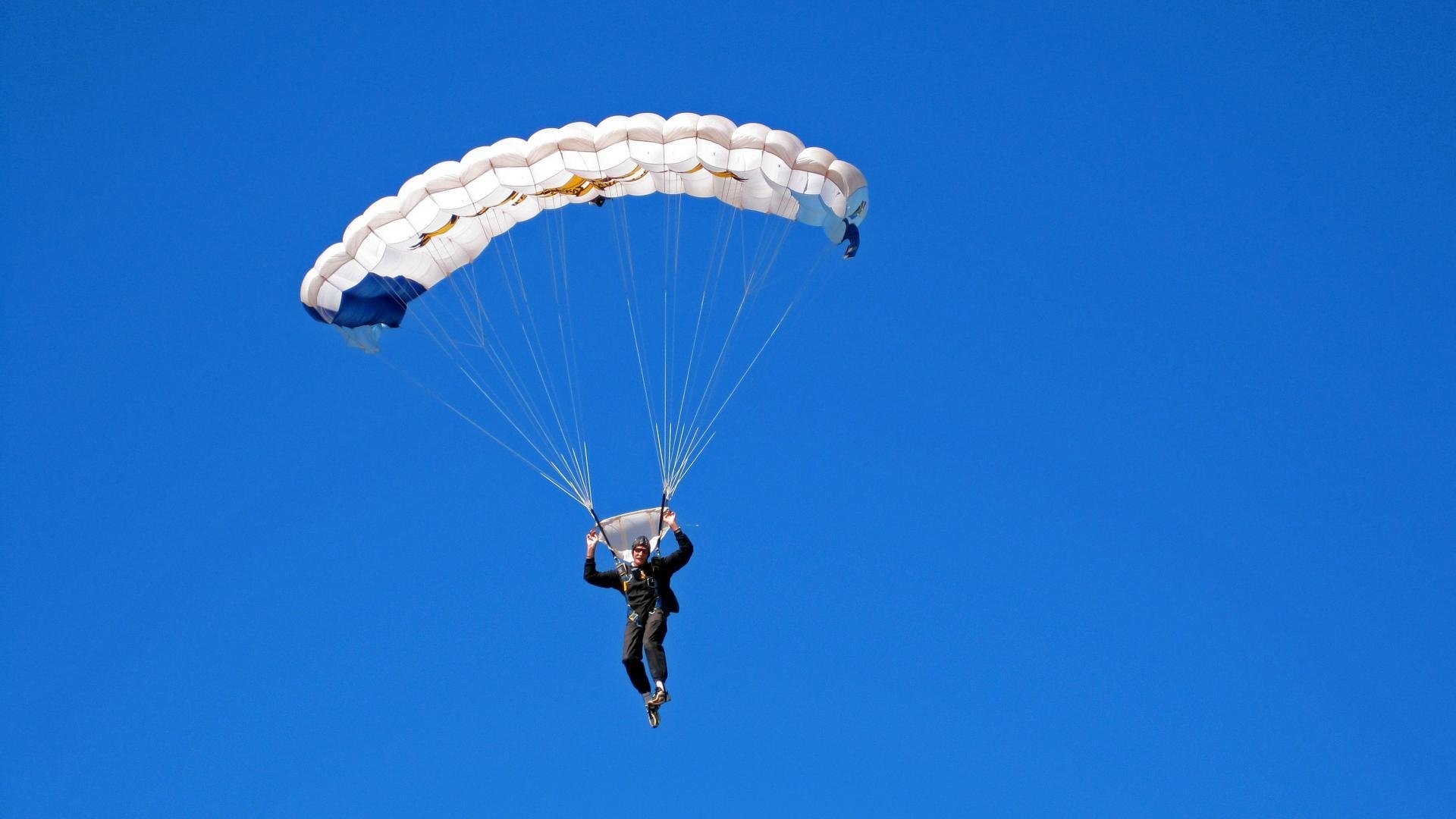 开云体育app-逆袭的擎天柱!总决赛绝境中穆雷扛起全队,力克联合杯创历史